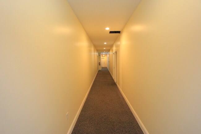 Building Photo - 32 W Market St