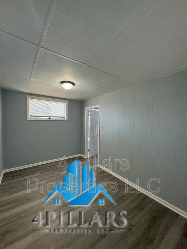 Building Photo - 1115 W 150th St