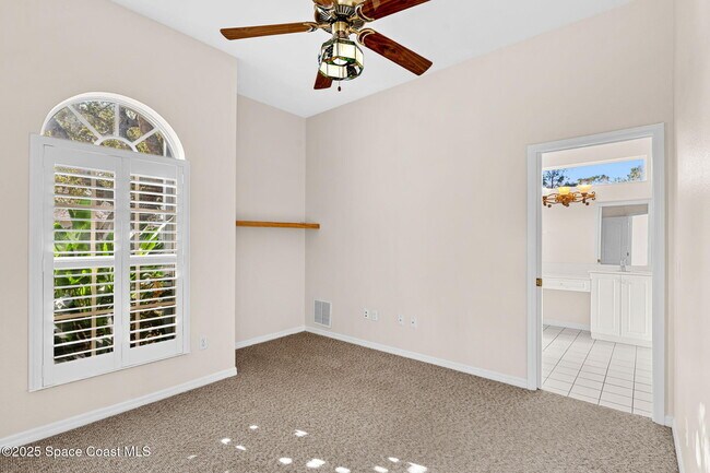 Building Photo - 943 Carriage Hill Rd