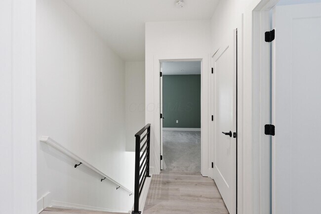 Building Photo - 1102 Summit St