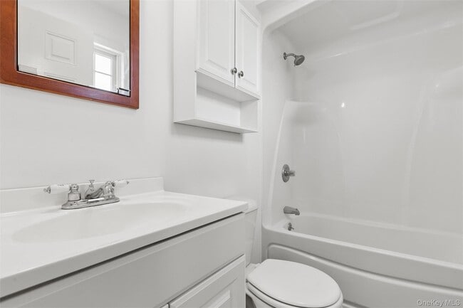 Building Photo - 415 1st St
