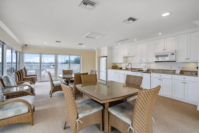 Building Photo - 500 Ocean Dr