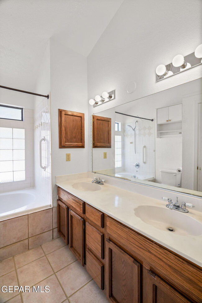 Building Photo - 568 Mogollon Cir