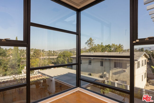 Building Photo - 2287 Glendale Blvd