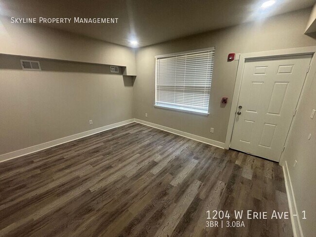 Building Photo - 1204 W Erie Ave