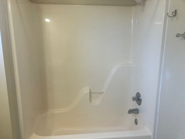 Building Photo - Beautiful 3BR, 2.5 bath townhouse in north Normal. Over 2300 square feet. Large finished basement...