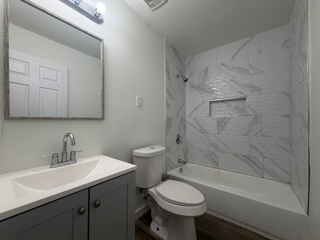 Building Photo - THREE BEDROOM ONE BATH