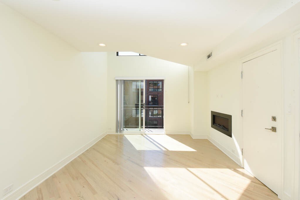 Building Photo - 843 W Grace St