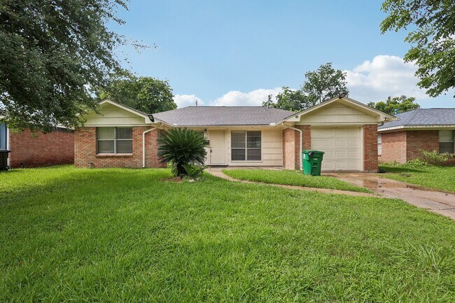Building Photo - 6401 Rowan Ln
