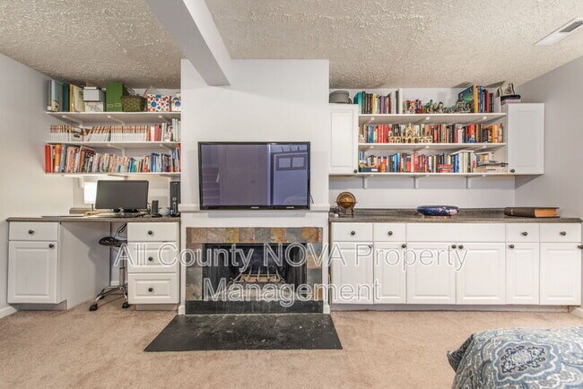 Building Photo - 10343 Bushman Dr