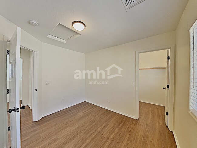 Building Photo - 14223 W Country Gables Dr