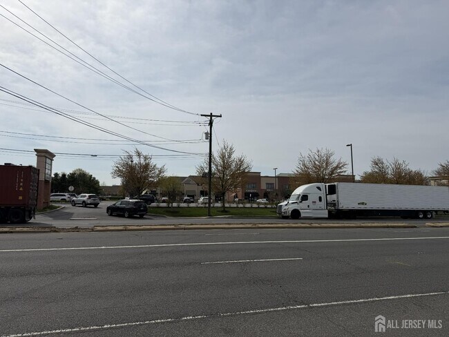 Building Photo - 2729 Woodbridge Ave