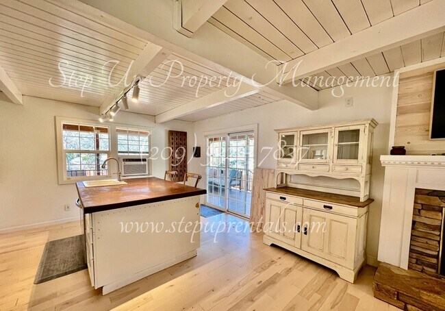 Building Photo - Stunning 3 Bedroom 2 Bath Home In Soulsbyville!!!
