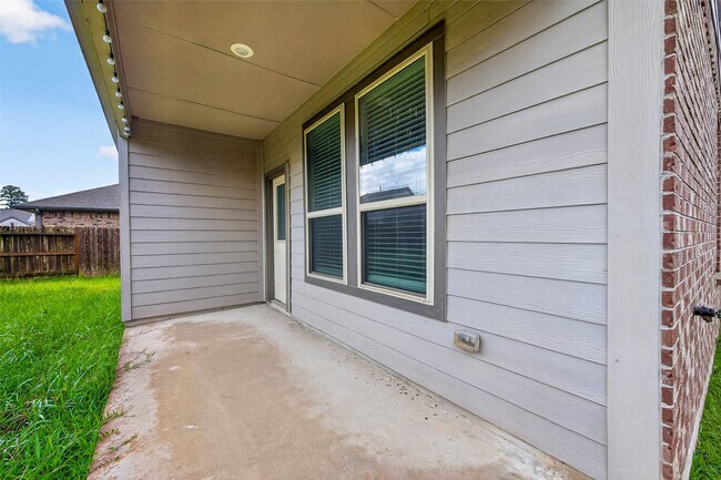 Building Photo - 16108 Dockside St