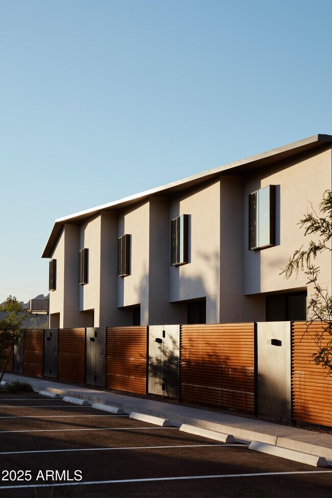Building Photo - 6115 E Hollyhock St