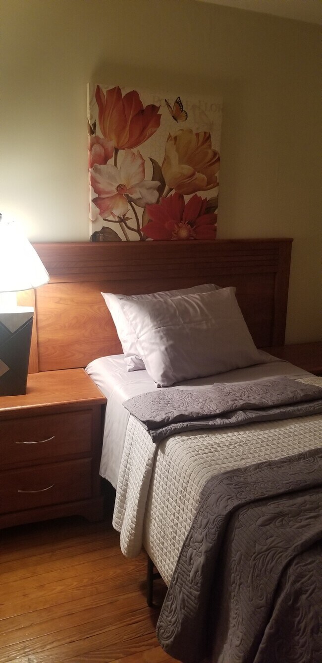 middle bedroom - 3136 N 5th St