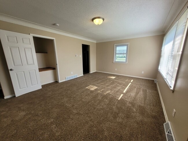 Building Photo - 2 Bedroom, 1 Bathroom Home 5 Minutes from Downtown!