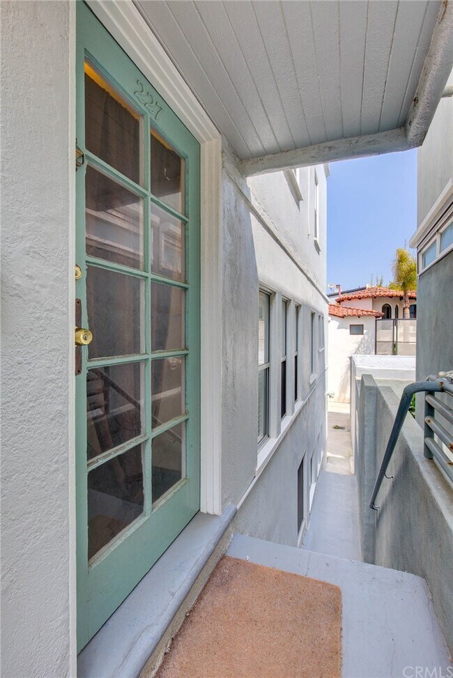 Building Photo - 223 24th St