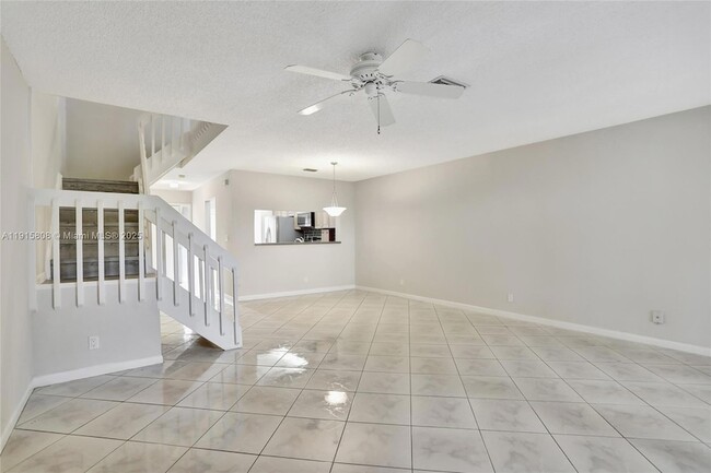 Building Photo - 4615 Carambola Cir S