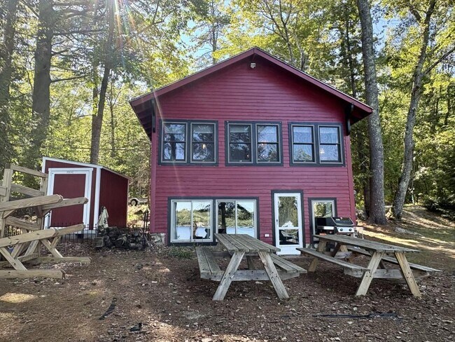 Building Photo - 850 Quaker Ridge Rd