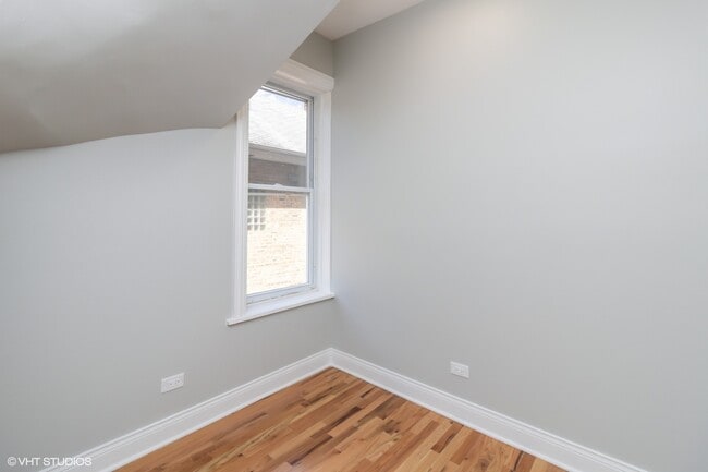 Building Photo - 1221 S Lombard Ave