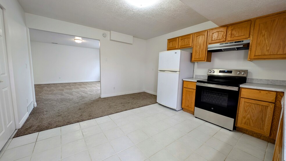 Building Photo - 4372 S 1000 W