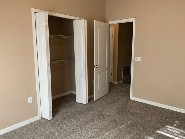 Building Photo - 3/2.5 Condo in Harmony