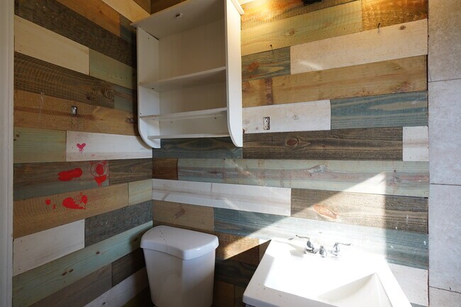 Building Photo - 2361 Joy Ln