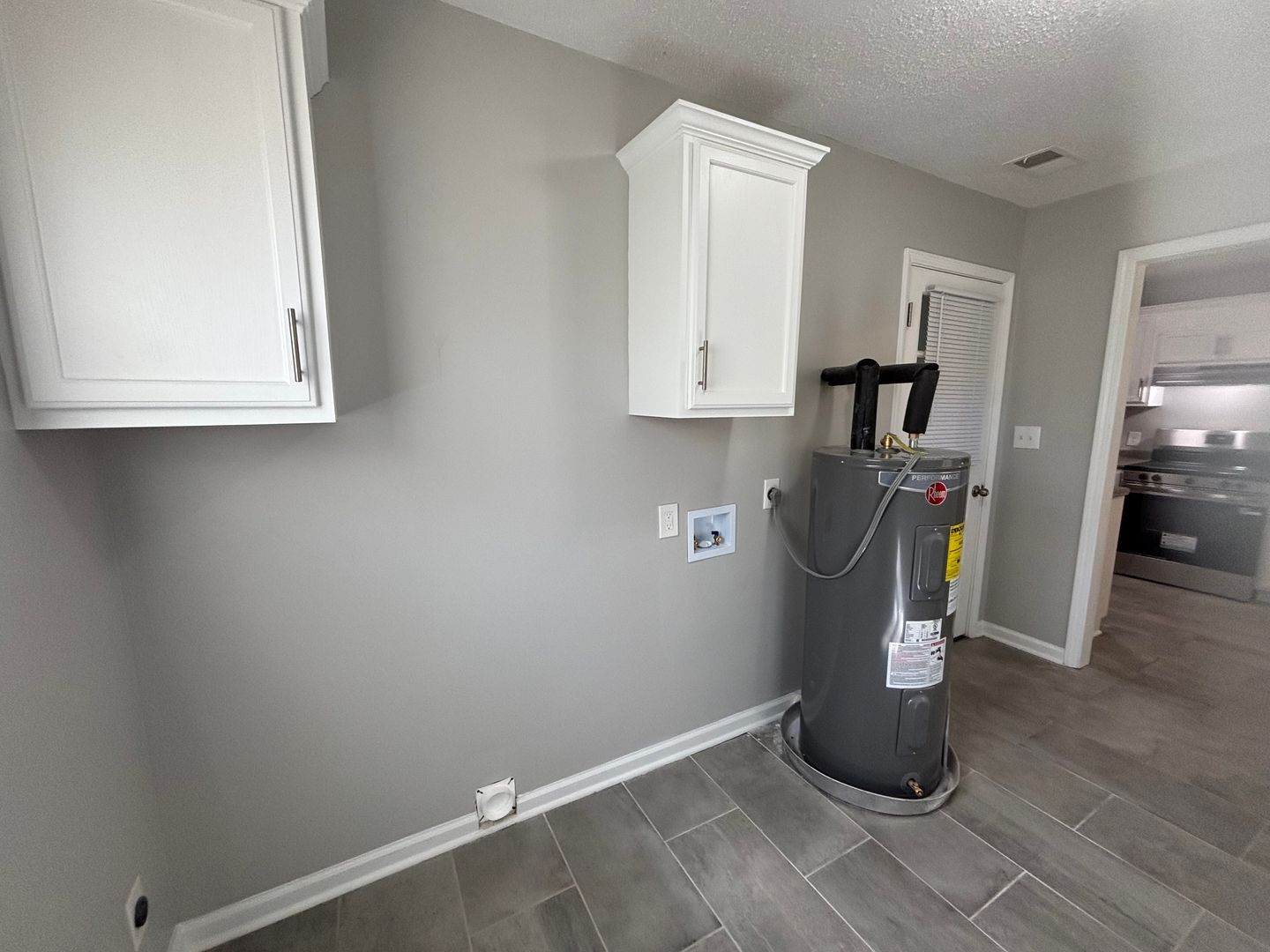 Building Photo - 4960 Sherry Dr