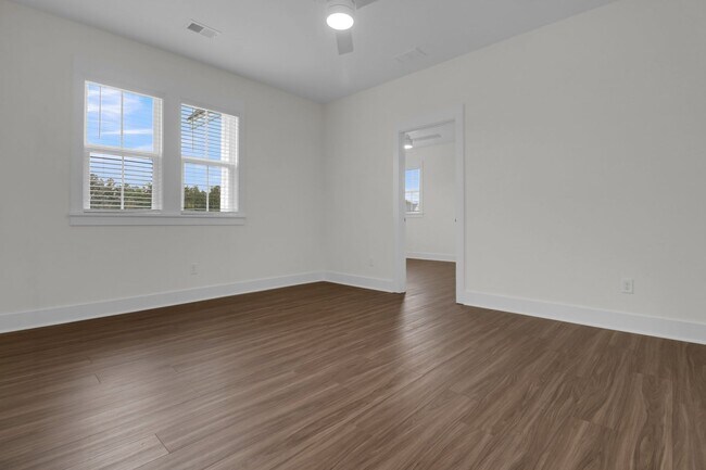 Building Photo - Stunning 3 Bed, 3.5 Bath End-Unit Townhome for Rent in Midtown Nexton —