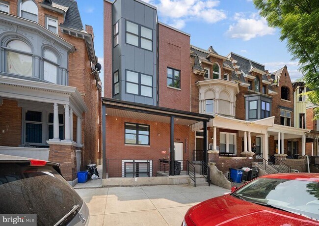 Building Photo - 3216 W Diamond St