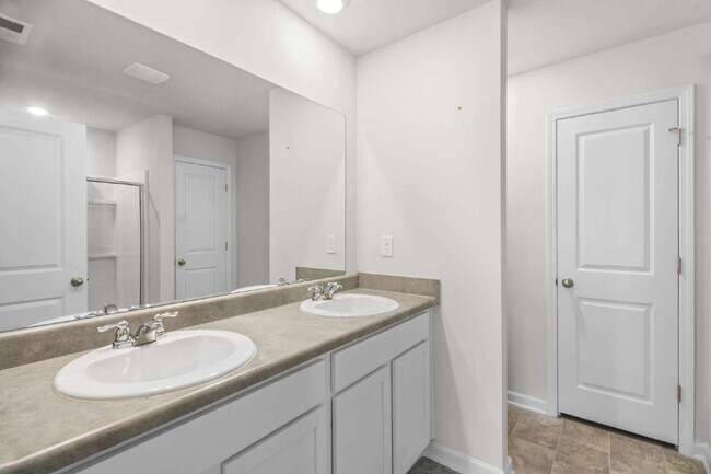 Building Photo - Trolley Run Townhome!