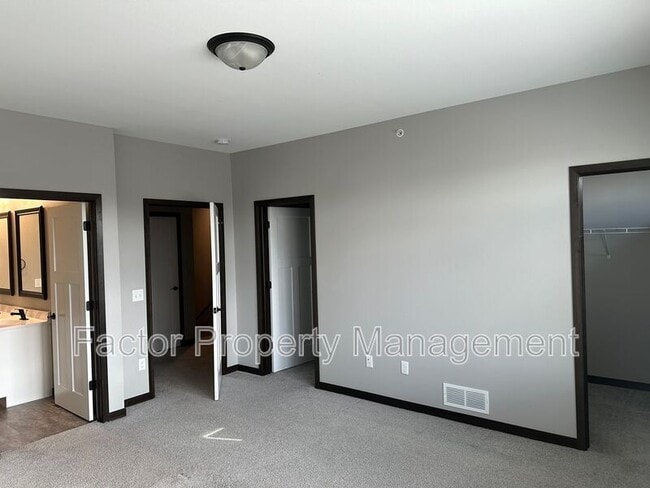 Building Photo - 605 Prairie Rose Trl