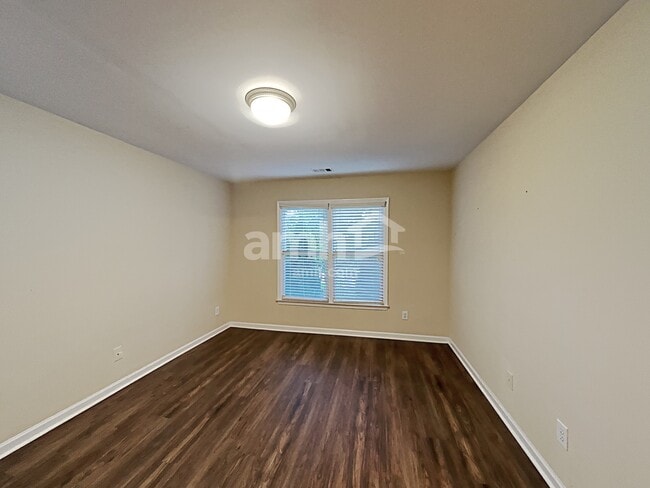Building Photo - 815 Hillcrest Ln