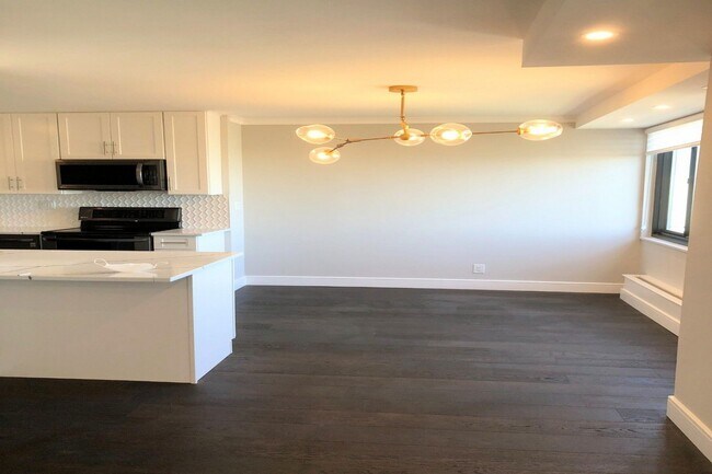 Building Photo - 1590 Anderson Ave