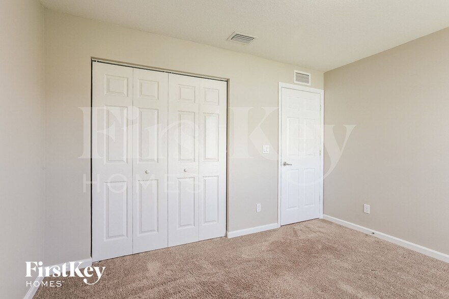 Building Photo - 461 SW Kestor Dr