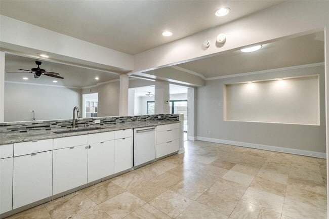 Building Photo - 7350 Fieldgate Dr