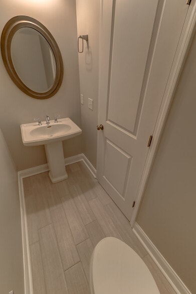 Main Floor half bath - 2069 Kings Gate Ln
