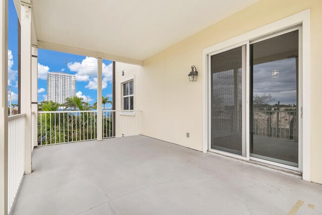 Building Photo - 3960 N Flagler Dr