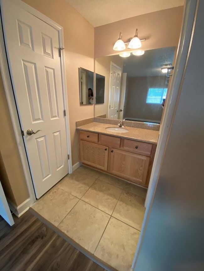 Building Photo - 672 Carrier Dr