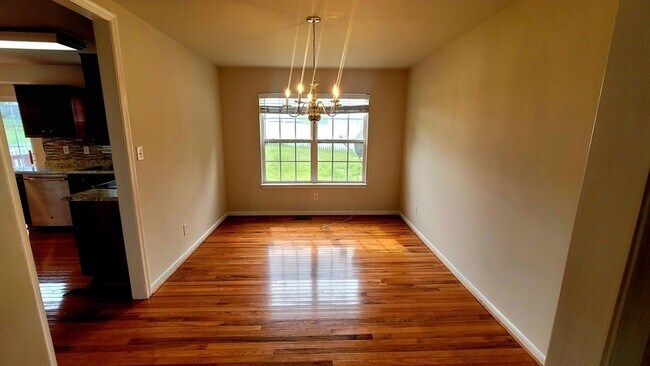 Building Photo - 4000 Stone Creek Terrace