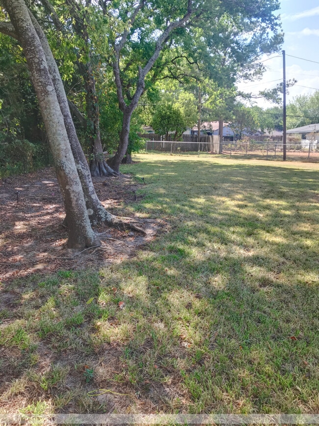 Building Photo - 4912 Shady Oak