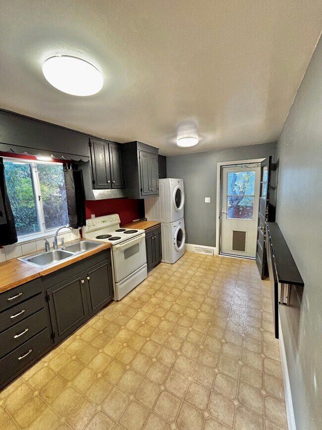 Building Photo - Chic One-Bedroom Getaway in Golden – Comfort, Style & Colorado Adventure!
