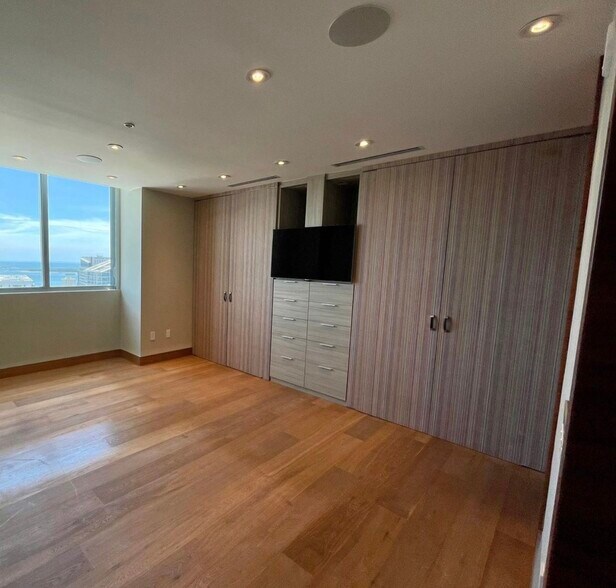 Building Photo - 92 SW 3rd St