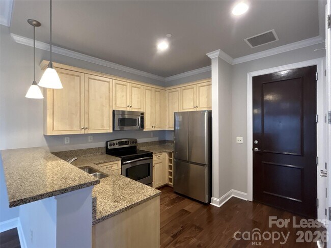 Building Photo - 230 S Tryon St