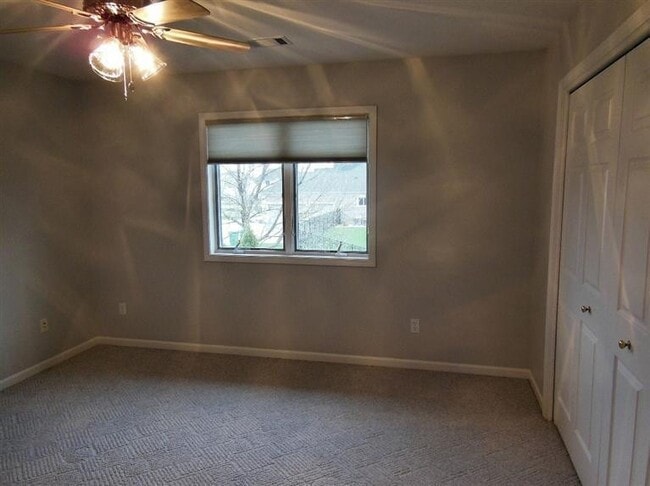 Building Photo - 9939 Sequoia Ln
