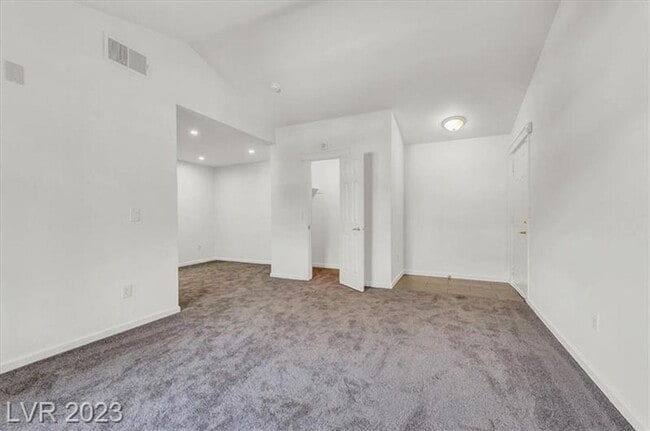 Building Photo - Stunning condo in Henderson!