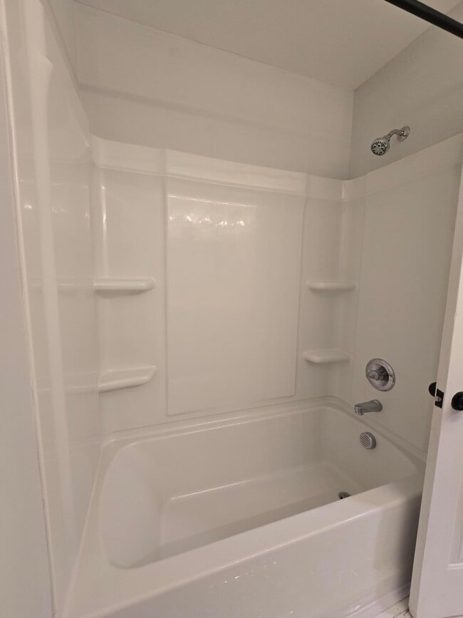 Building Photo - 620 Rainbow Dr