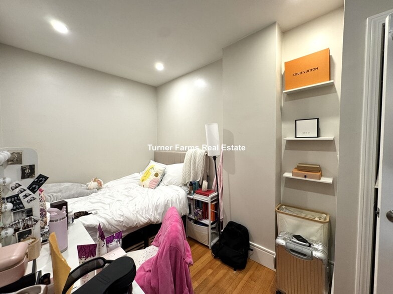 Building Photo - 91 Hudson St