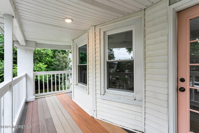 Building Photo - 1121 Sewall Ave